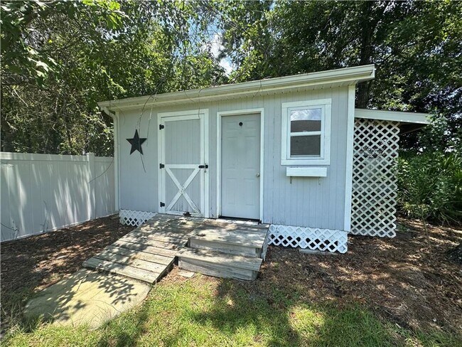 Building Photo - 235 Wellington Pl