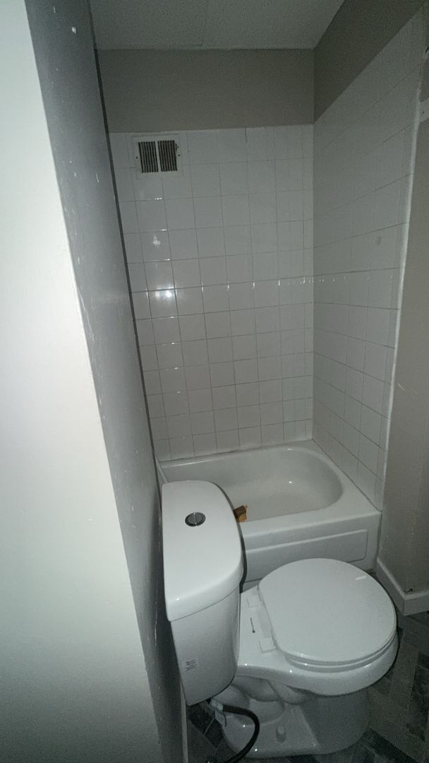 Building Photo - Great Price, Professionally Managed, Liter...