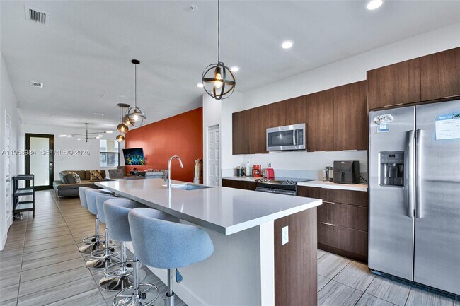 Building Photo - 7865 NW 104th Ave