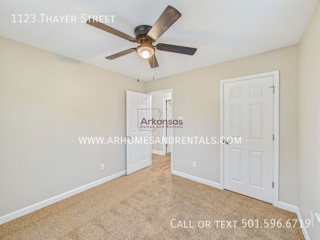 Building Photo - 1123 Thayer St