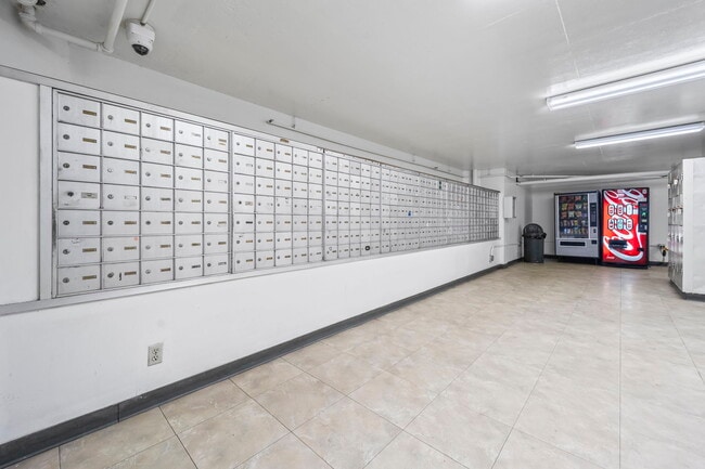 Building Photo - 1060 Kamehameha Hwy