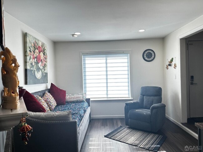 Building Photo - 107 Thoreau Dr