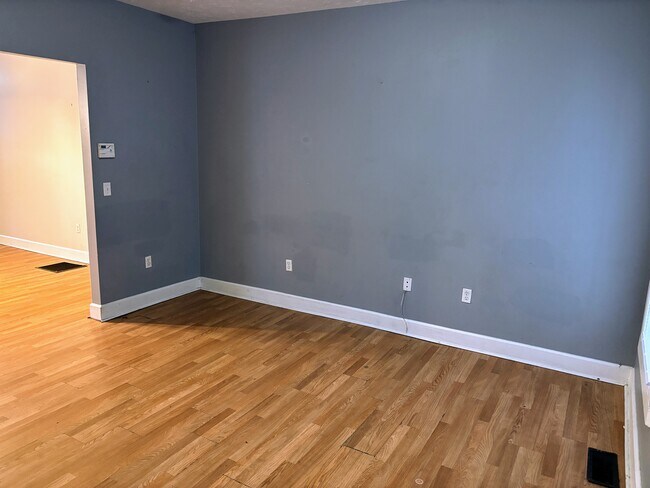 Building Photo - 2307 N Kenwood Ave