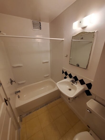 Building Photo - 325 S 400 E