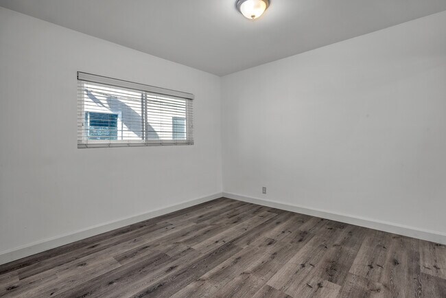 Building Photo - 3706 Redondo Beach Blvd