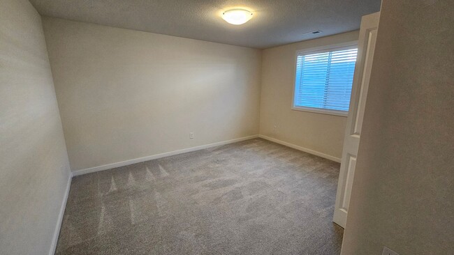 Building Photo - Stunning 4-Bedroom Home in Beautiful Waukee Neighborhood!