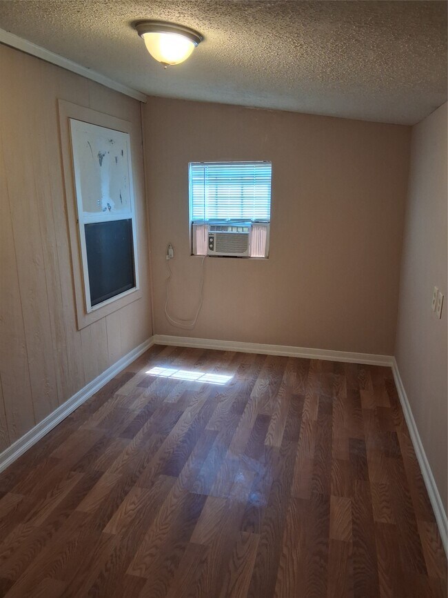Building Photo - 11797 White Cedar St