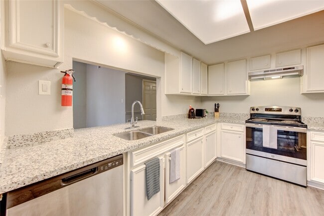 Building Photo - 4106 California Ave