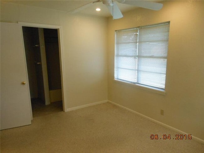 Building Photo - 1005 Cedar Dr