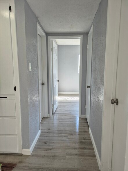 Building Photo - 404 N Garfield Ave