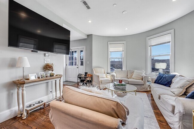 Building Photo - 1650 Columbia Rd