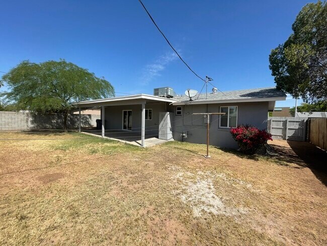 Building Photo - Fully Remodeled Tempe