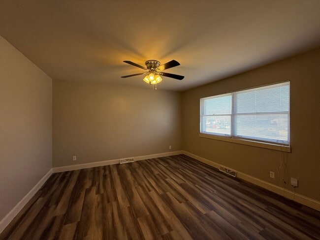 Building Photo - 2459 S St Clair St