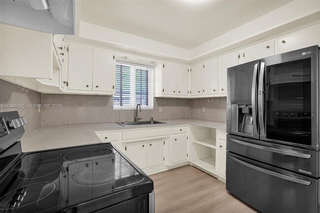 Building Photo - 5781 SW 25th St