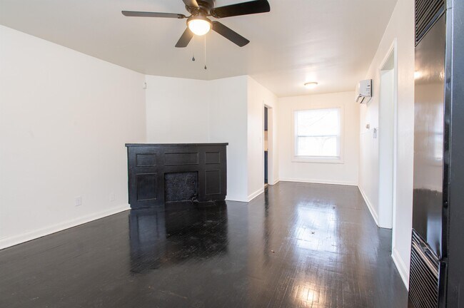 Building Photo - 802 N Minnesota St