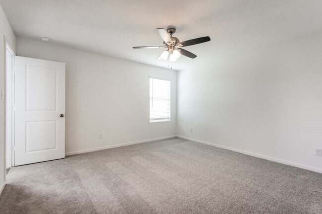 Building Photo - 3724 Axis Hl St