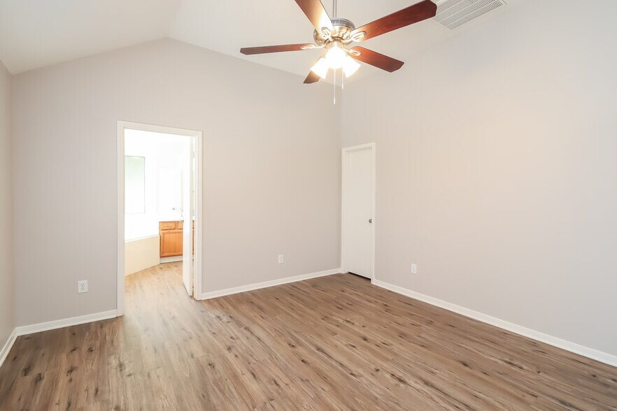 Building Photo - 6614 Valerian Ln