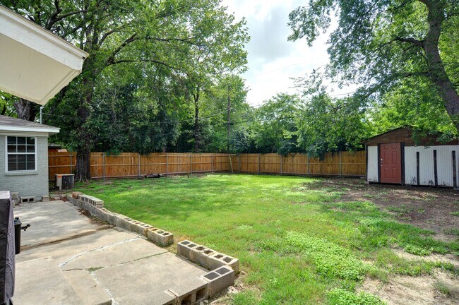 Building Photo - 5421 Fursman Ave