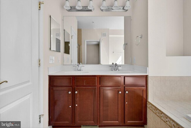 Building Photo - 42563 Highgate Terrace