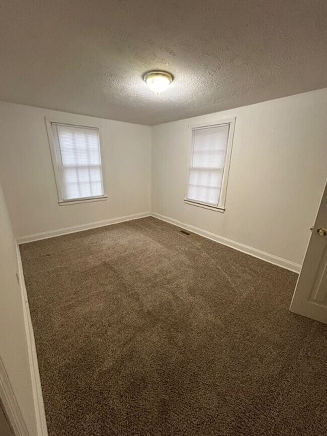 Building Photo - 3-Bedroom, 1-Bath House