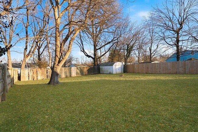 Building Photo - 3 Bedroom | 2 Bathroom | Nixa MO| Fenced Back Yard! | Nixa Schools!