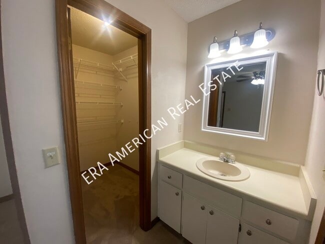 Building Photo - 19 Winfield Way