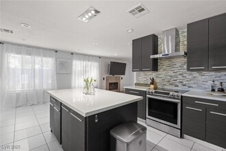 Building Photo - 2932 Whalers Cove Cir