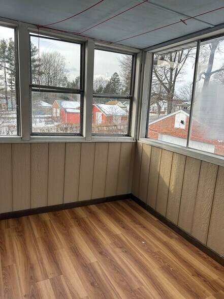 Building Photo - 121 Pinehurst Ave