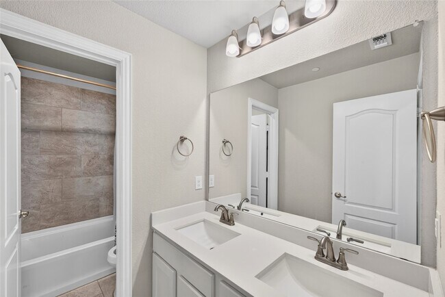 Building Photo - 3533 Cricket Dr
