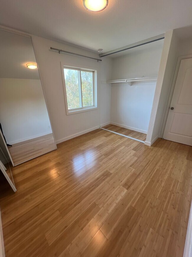 Building Photo - Stunningly Upgraded 3 Bed/2.5 Bath Home
