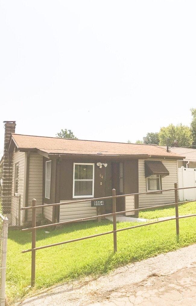 Building Photo - 9964 Meadow Ave