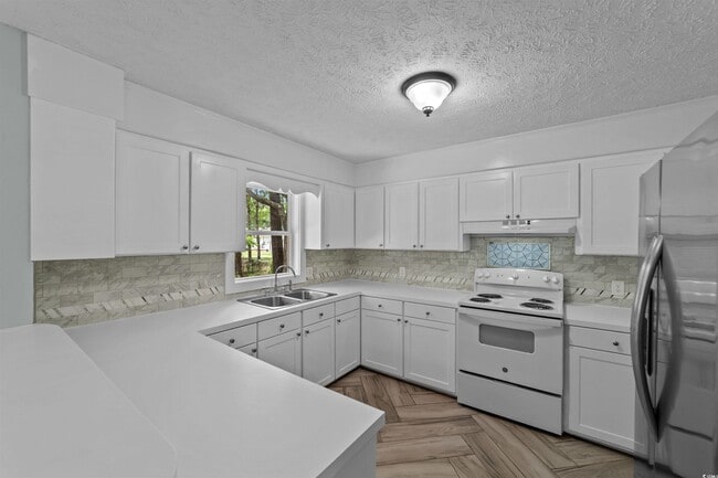 Building Photo - 1401 Twin Oaks Dr