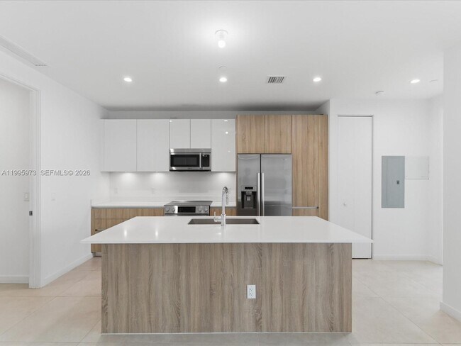 Building Photo - 529 SW 11th St