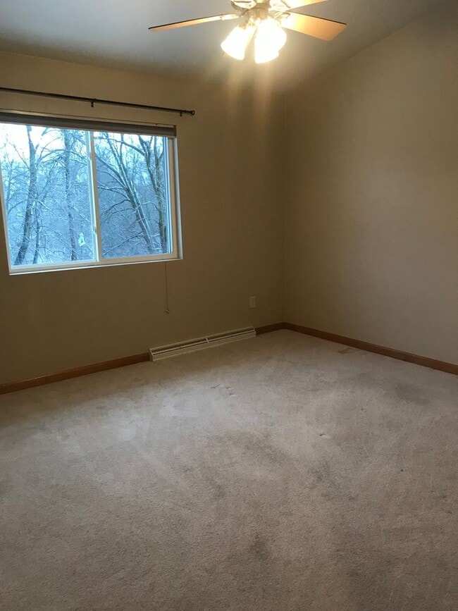 Building Photo - 2100 River Point Ct