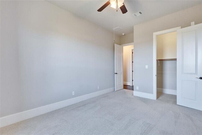 Building Photo - 170 Hawthorne Loop