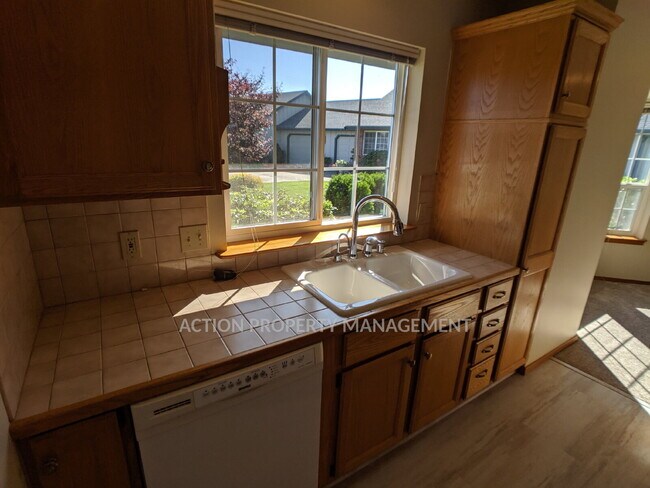 Building Photo - 3 bed 2 bath in Sherwood Village