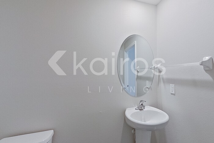 Building Photo - 8650 SW 44th Ct