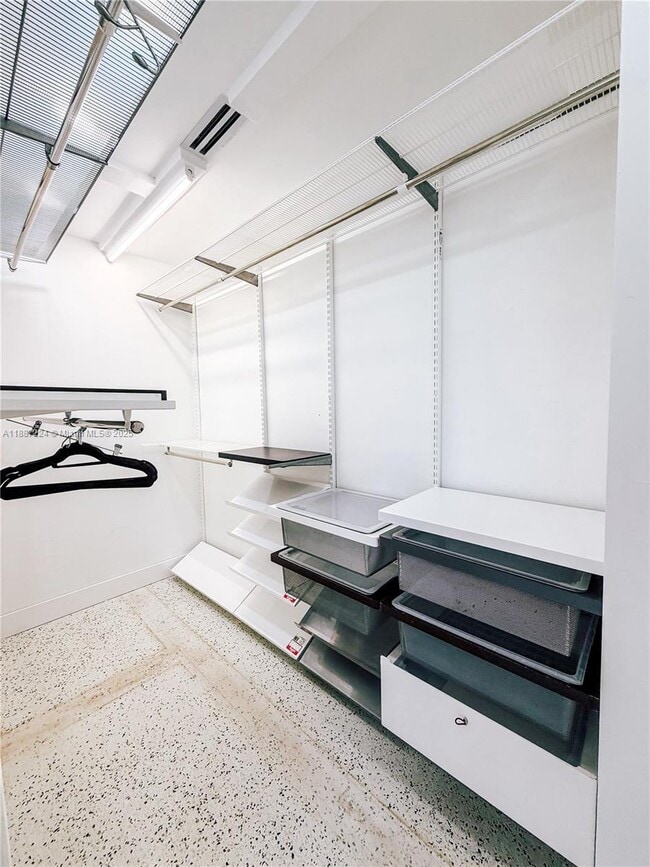 Building Photo - 425 NE 103rd St