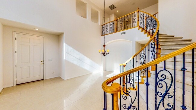 Building Photo - Beautiful 4 bedroom 3 full bath home with 2,902 Sq. FT. of living space.
