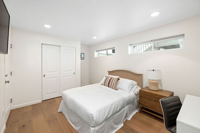 Building Photo - Beachside Retreat – Steps to the Sand in Hermosa Beach!