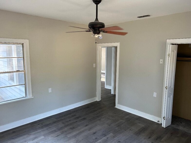 Building Photo - 616 Riverside Dr