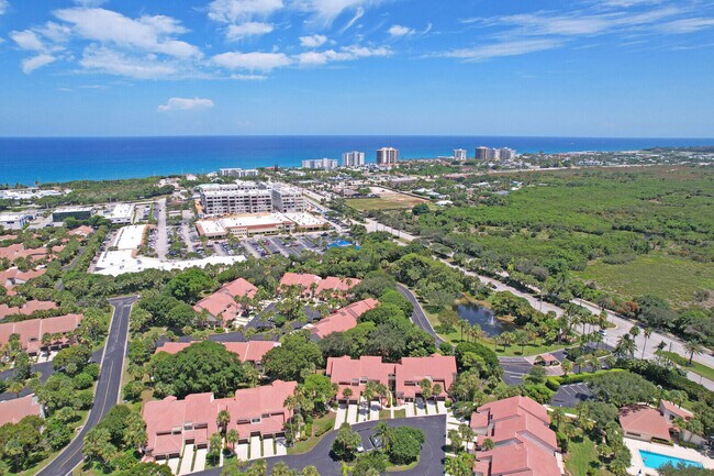 Building Photo - 204 Sea Oats Dr