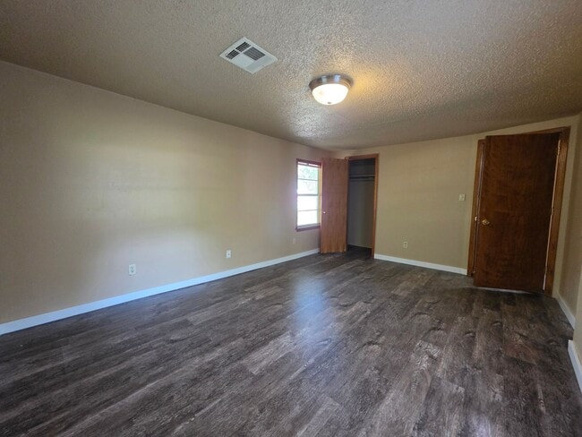 Building Photo - Cute 2 Bed home in Shawnee