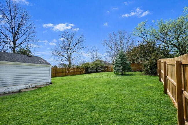 Building Photo - 449 Crest Ave