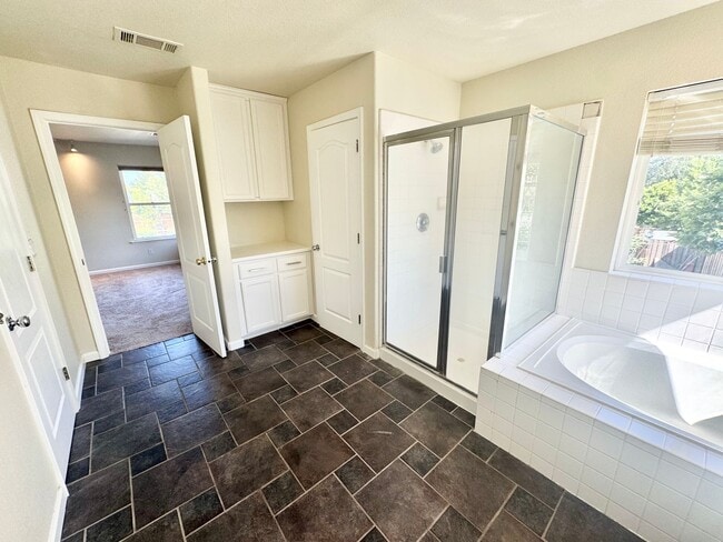 Building Photo - Beautiful 5 bed 3 bath Home in Wildhorse