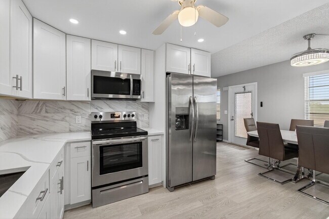 Building Photo - 4003 Wolverton E