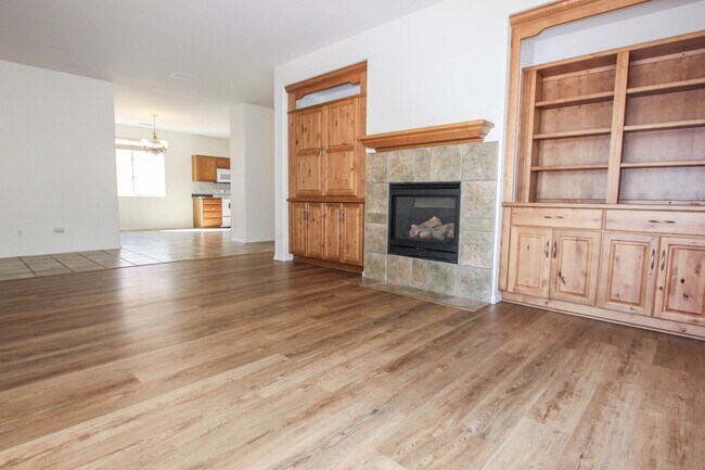 Building Photo - 3 Bedroom in Stoneridge