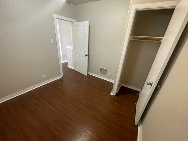 Building Photo - 3BR/2B house with backyard ($350 Move-in fee)