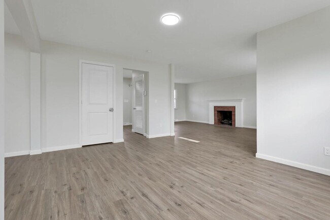 Building Photo - 3114 Kingswood Dr