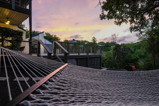 Building Photo - 1716 Bartoncliff Dr